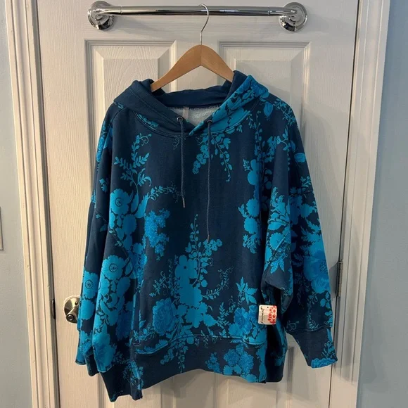 FP Movement Sprint To The Finish Printed Hoodie in Blue Floral, size Medium, NWT - Picture 3 of 12
